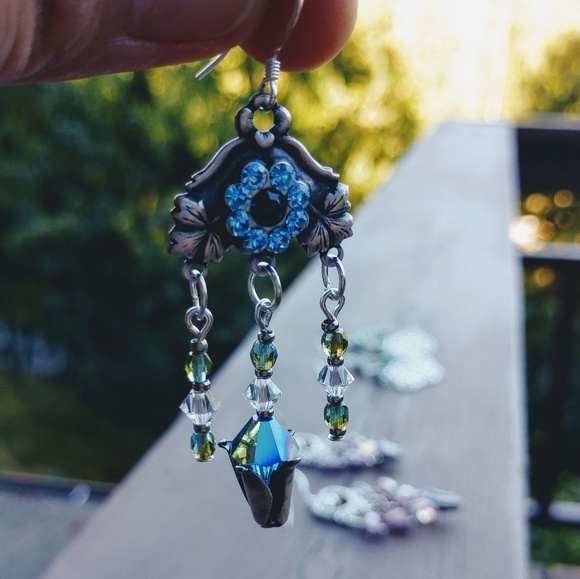 🚫GIFTED🚫 Chandeliers w/Swarovski Flowers - Picture 7 of 8